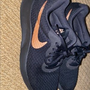 Women’s Nike tanjun sneakers